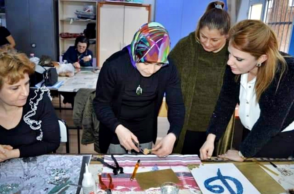 Kaymakam Fatih GENEL'in eşi Yasemin GENEL, Bornova Halk Eğitim Merkezi Müdürlüğünü ziyaret etti.
